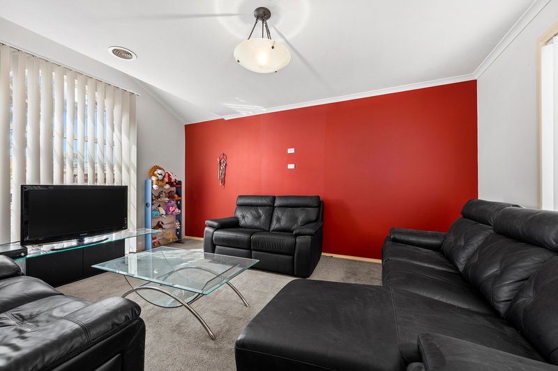 Photo - 15 Bedingham Drive, Hillside VIC 3037 - Image 2