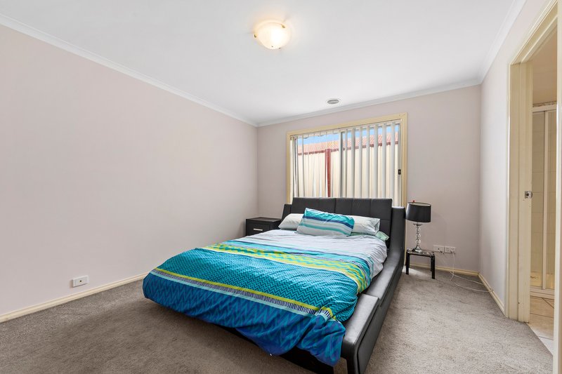 Photo - 15 Bedingham Drive, Hillside VIC 3037 - Image 9