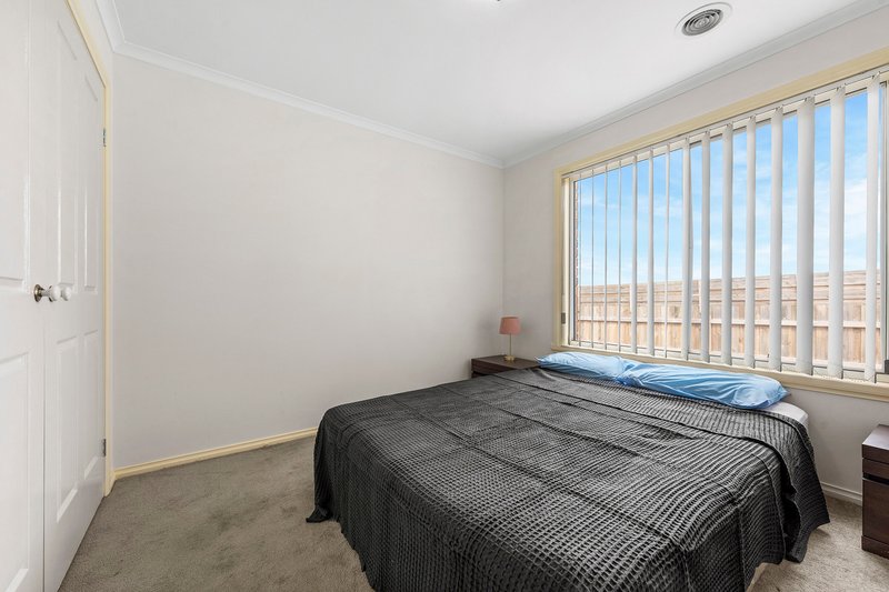 Photo - 15 Bedingham Drive, Hillside VIC 3037 - Image 14