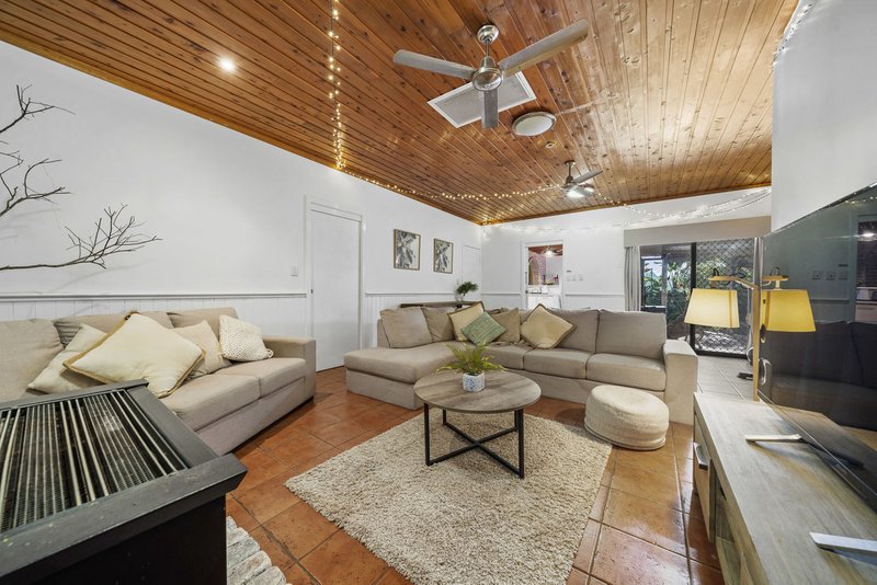 Photo - 15 Beer Court, Kearneys Spring QLD 4350 - Image 8