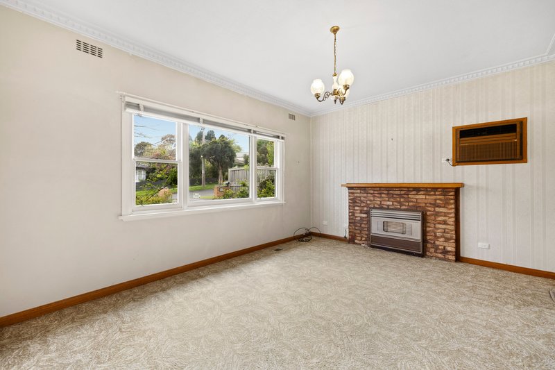 Photo - 15 Belle Vue Avenue, Ringwood VIC 3134 - Image 2