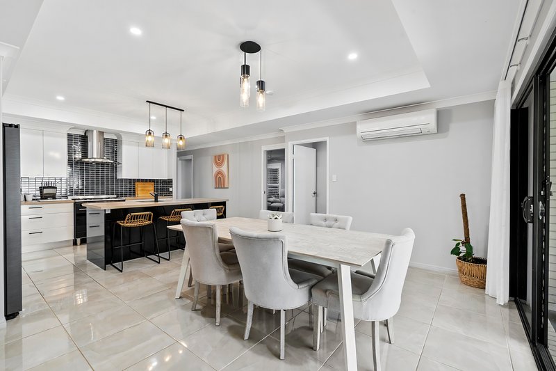 Photo - 15 Bells Court, Rosslyn QLD 4703 - Image 4