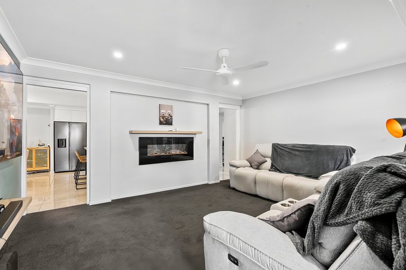 Photo - 15 Bells Court, Rosslyn QLD 4703 - Image 14