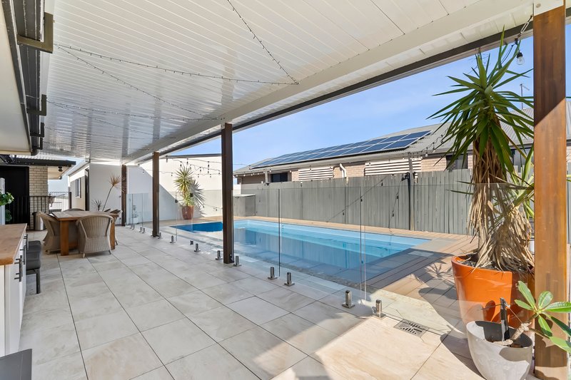 Photo - 15 Bells Court, Rosslyn QLD 4703 - Image 25
