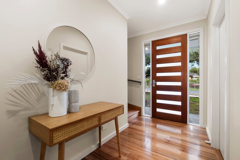 Photo - 1/5 Belmont Road West , Croydon South VIC 3136 - Image 2