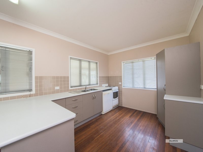 Photo - 15 Bertram Street, Park Avenue QLD 4701 - Image 5