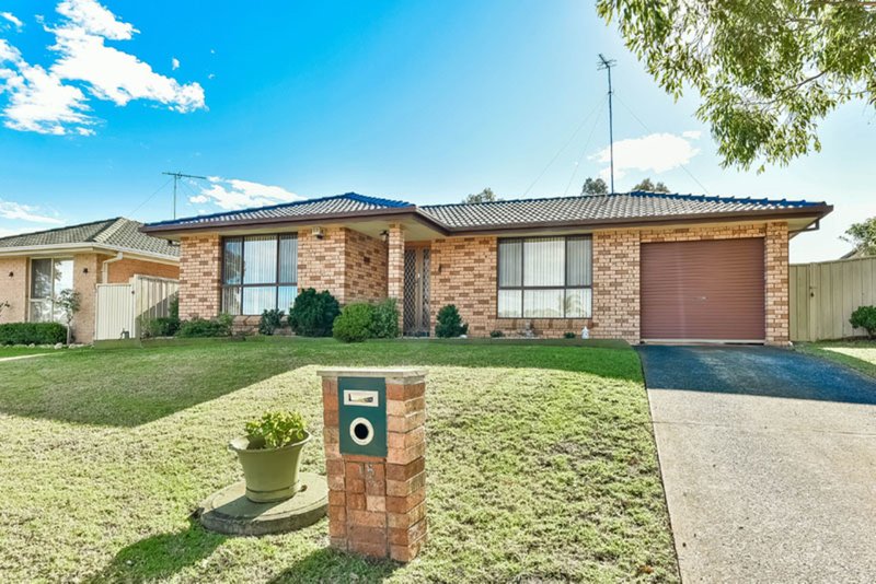 Photo - 15 Beyer Place, Currans Hill NSW 2567 - Image 1