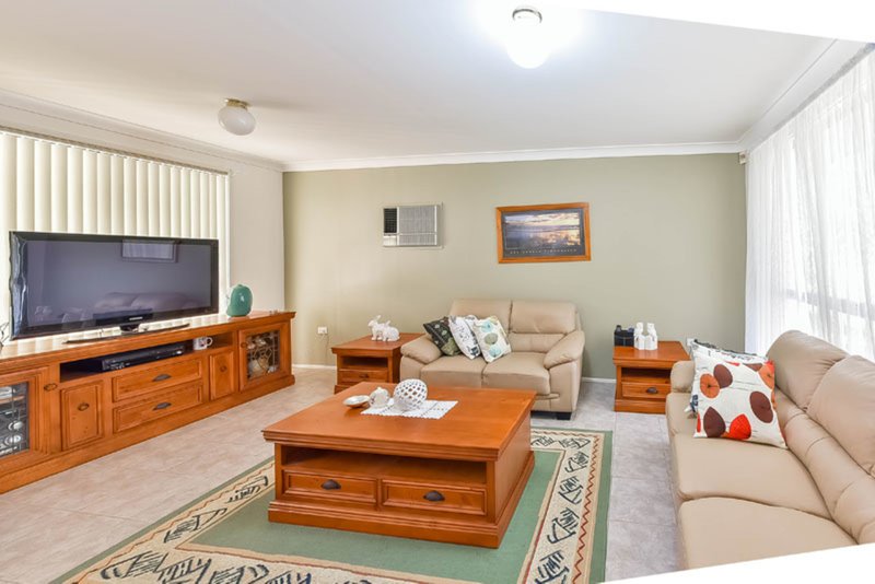 Photo - 15 Beyer Place, Currans Hill NSW 2567 - Image 3