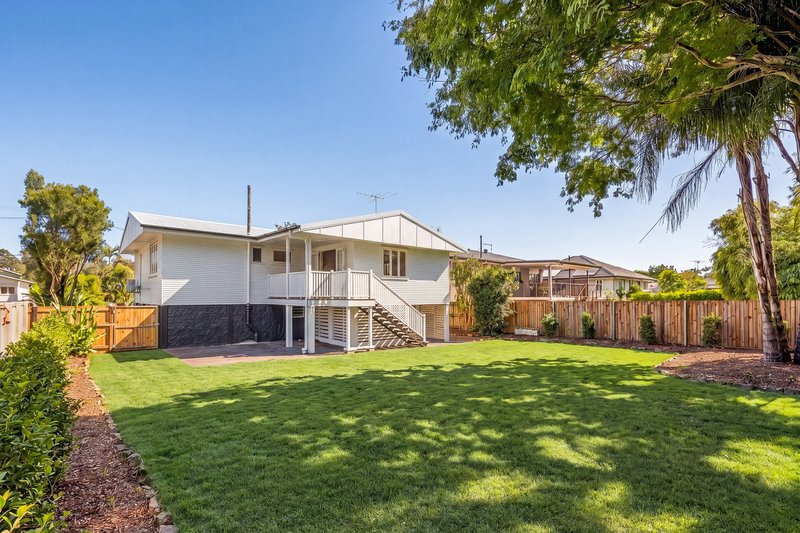 Photo - 15 Bineen Street, Carina QLD 4152 - Image 11