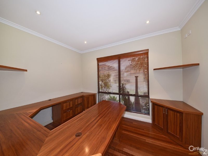 Photo - 15 Birkenhead Ridge, Mindarie WA 6030 - Image 4