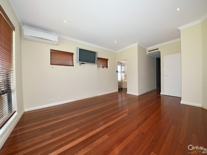 Photo - 15 Birkenhead Ridge, Mindarie WA 6030 - Image 5