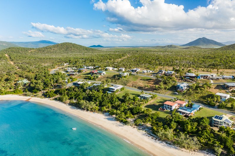 Photo - 15 Blackcurrant Drive, Hideaway Bay QLD 4800 - Image 5