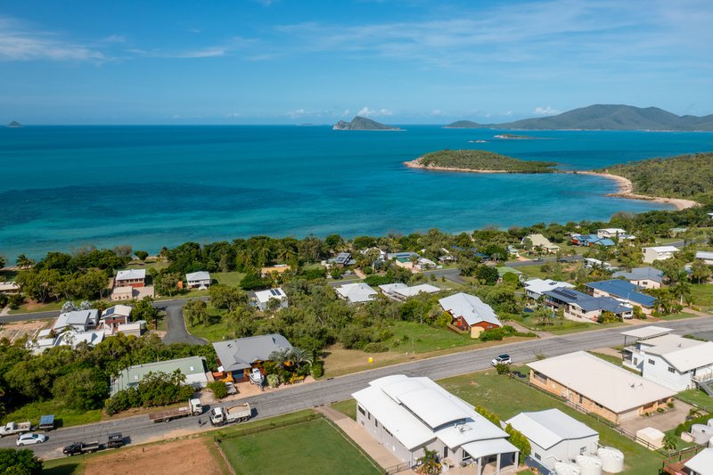 Photo - 15 Blackcurrant Drive, Hideaway Bay QLD 4800 - Image 11