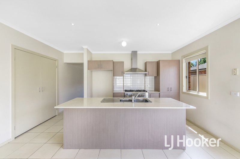 Photo - 15 Bluehills Boulevard, Pakenham VIC 3810 - Image 3