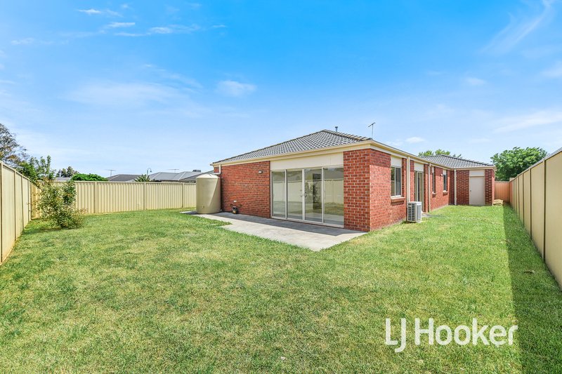 Photo - 15 Bluehills Boulevard, Pakenham VIC 3810 - Image 13