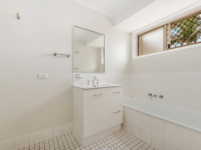 Photo - 1/5 Bogart Court, Oxenford QLD 4210 - Image 10