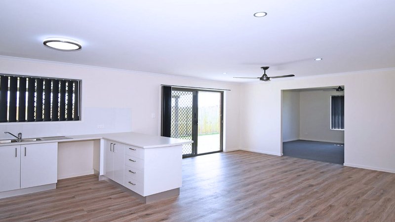 Photo - 15 Bonavista Way, Eli Waters QLD 4655 - Image 3