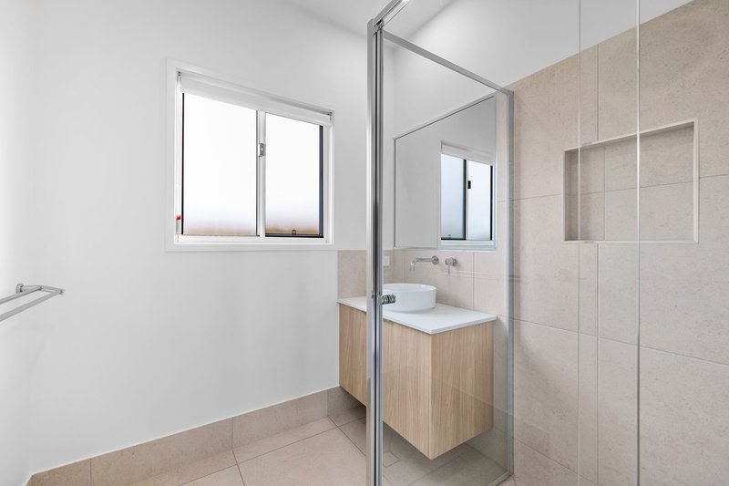 Photo - 1/5 Bradbury Place, Maleny QLD 4552 - Image 10
