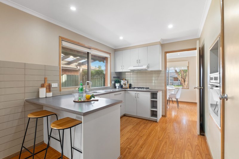 Photo - 15 Brentfield Court, Mill Park VIC 3082 - Image 3