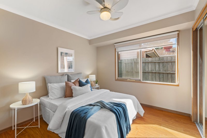 Photo - 15 Brentfield Court, Mill Park VIC 3082 - Image 7