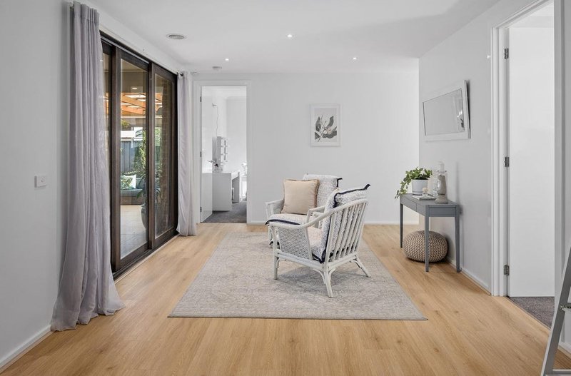 Photo - 15 Brentwick Drive, Craigieburn VIC 3064 - Image 5