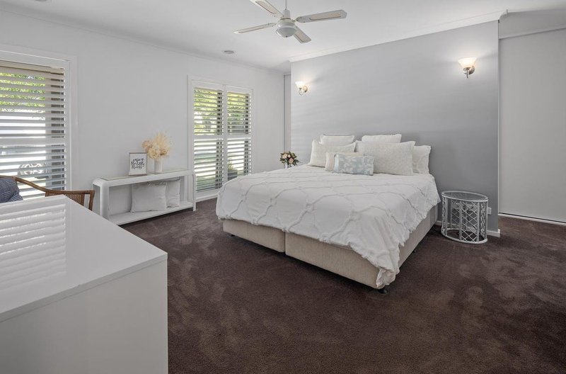 Photo - 15 Brentwick Drive, Craigieburn VIC 3064 - Image 6