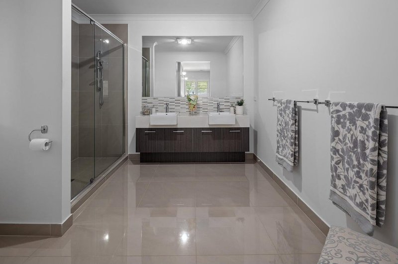Photo - 15 Brentwick Drive, Craigieburn VIC 3064 - Image 7
