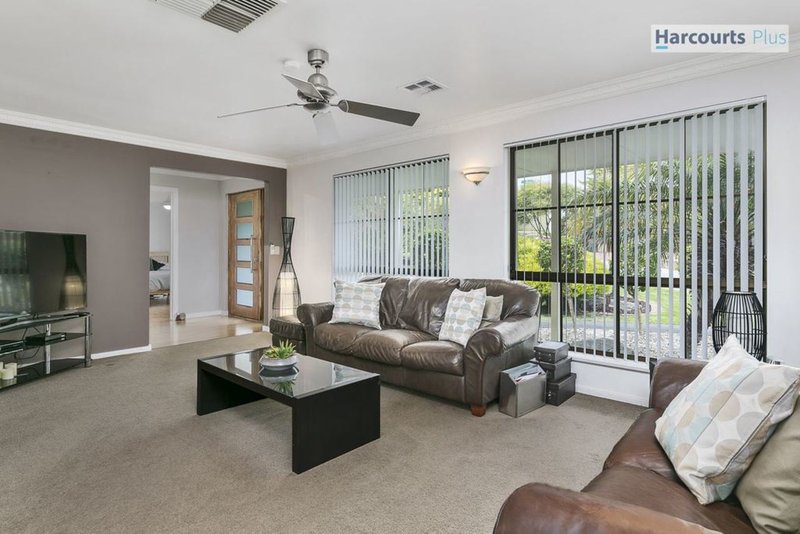 Photo - 15 Brett Crescent, Hallett Cove SA 5158 - Image 4