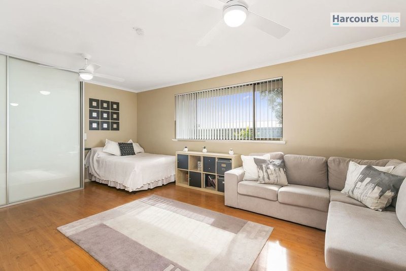 Photo - 15 Brett Crescent, Hallett Cove SA 5158 - Image 14