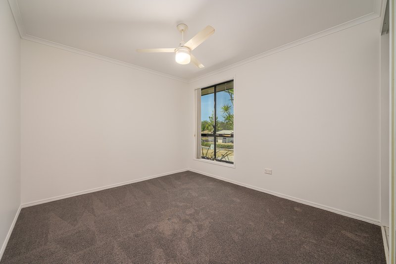 Photo - 15 Bridgeman Place, New Auckland QLD 4680 - Image 12