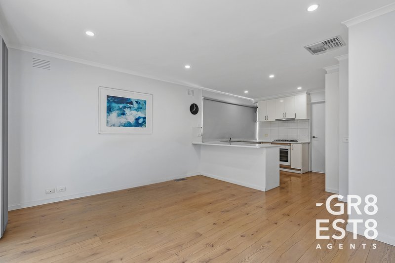 Photo - 1/5 Broadwalk Grove, Endeavour Hills VIC 3802 - Image 3