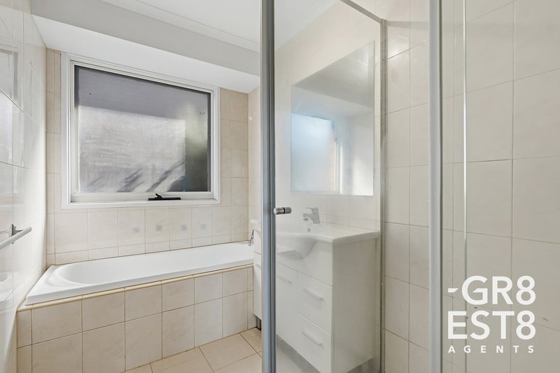 Photo - 1/5 Broadwalk Grove, Endeavour Hills VIC 3802 - Image 7