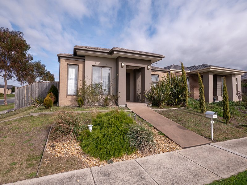 Photo - 15 Brolin Terrace, Cranbourne North VIC 3977 - Image 20