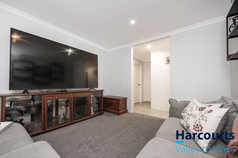 Photo - 15 Brookbank Drive, Bullsbrook WA 6084 - Image 16