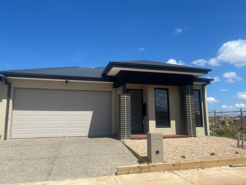 15 Brushton Street, Manor Lakes VIC 3024