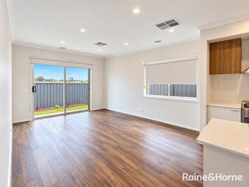 Photo - 15 Bucco Drive, Tarneit VIC 3029 - Image 2