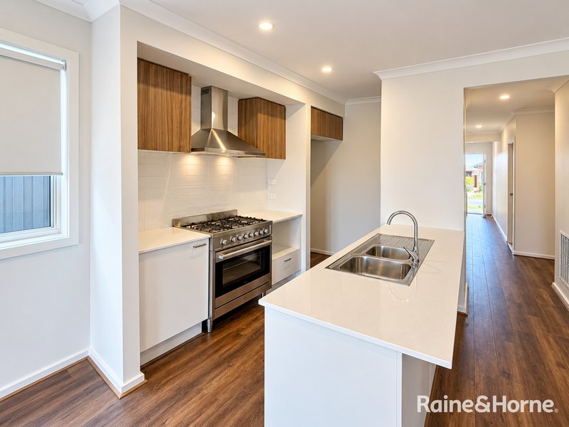 Photo - 15 Bucco Drive, Tarneit VIC 3029 - Image 3