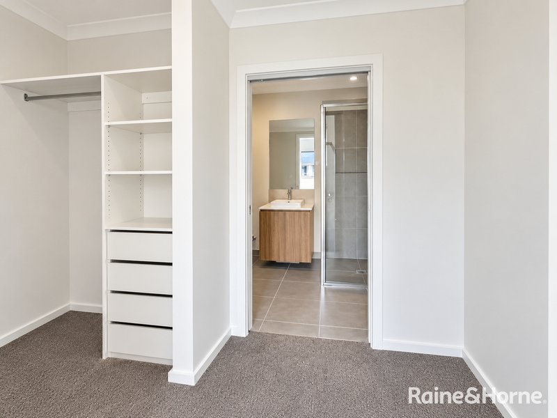 Photo - 15 Bucco Drive, Tarneit VIC 3029 - Image 6