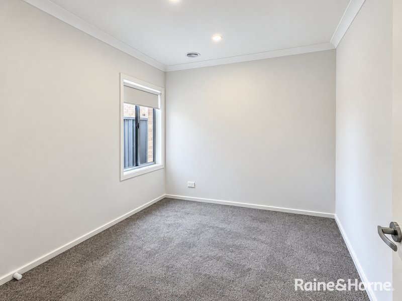 Photo - 15 Bucco Drive, Tarneit VIC 3029 - Image 8