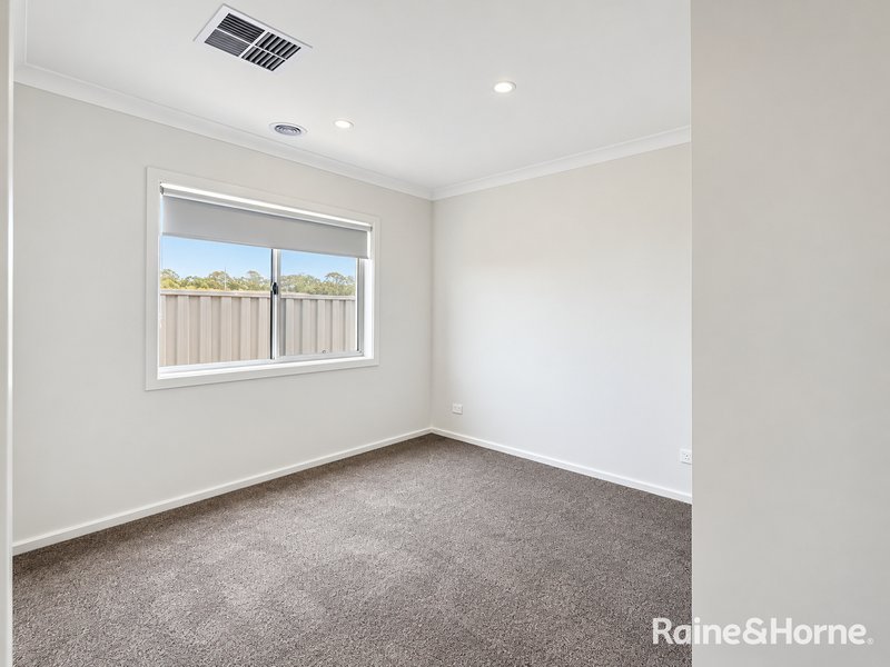 Photo - 15 Bucco Drive, Tarneit VIC 3029 - Image 9