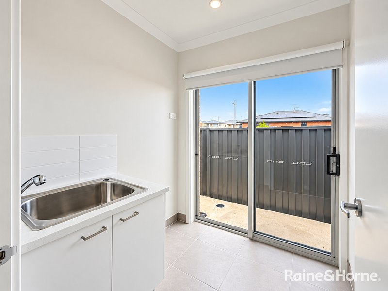 Photo - 15 Bucco Drive, Tarneit VIC 3029 - Image 12