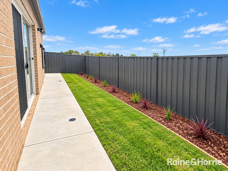 Photo - 15 Bucco Drive, Tarneit VIC 3029 - Image 13