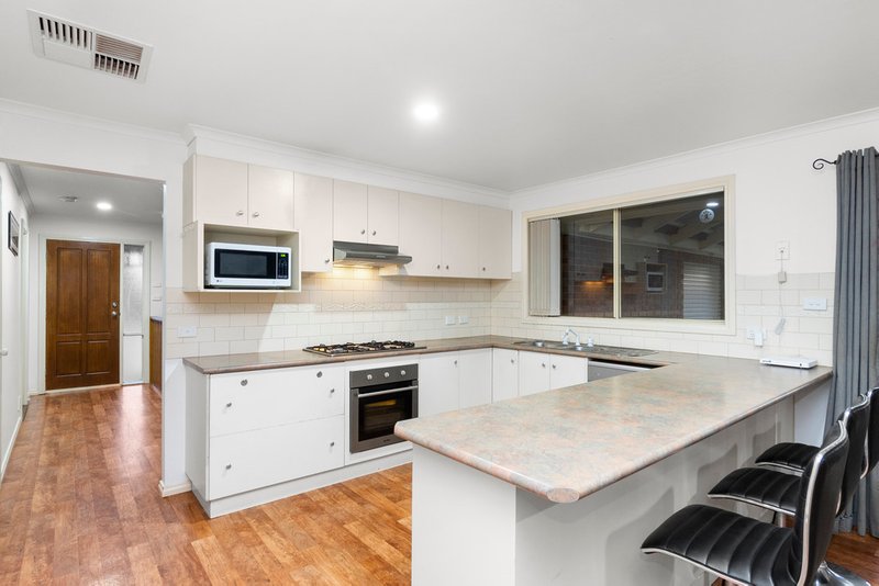 Photo - 15 Buckhurst Way, Hoppers Crossing VIC 3029 - Image 5