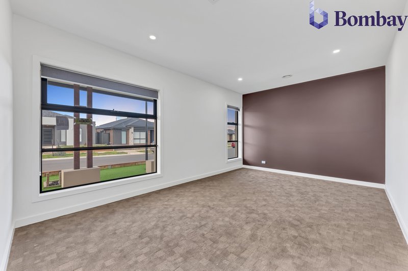 Photo - 15 Bunting Crescent, Kalkallo VIC 3064 - Image 5