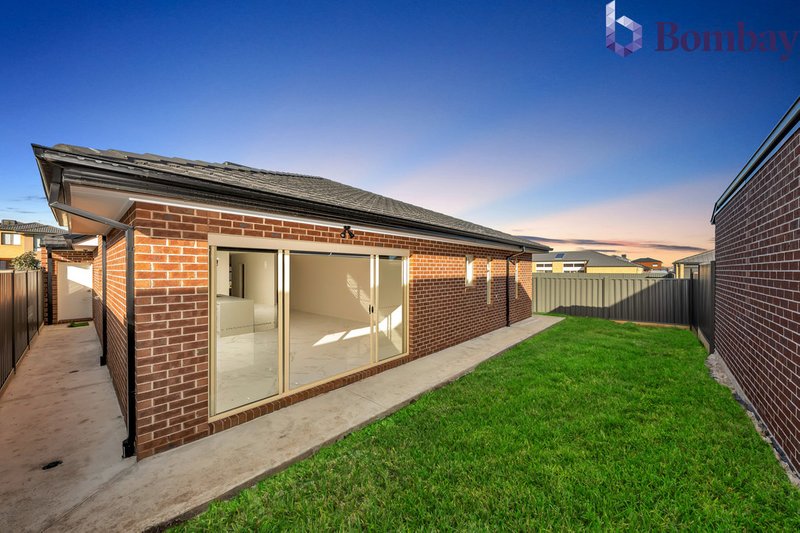 Photo - 15 Bunting Crescent, Kalkallo VIC 3064 - Image 11