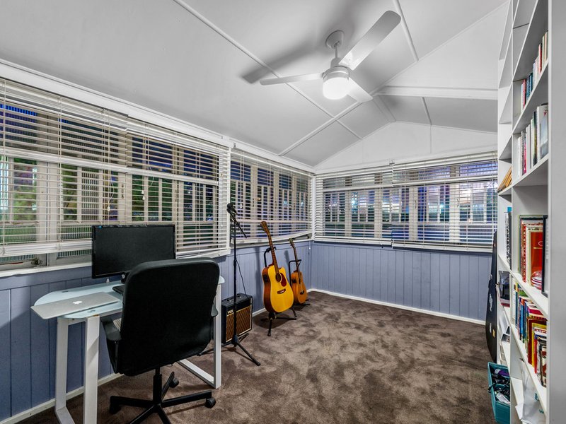 Photo - 15 Burke St , Coorparoo QLD 4151 - Image 8