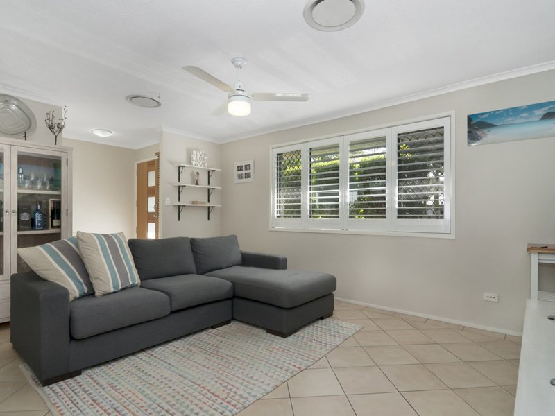 Photo - 15 Burrinjuck Drive, Coombabah QLD 4216 - Image 4