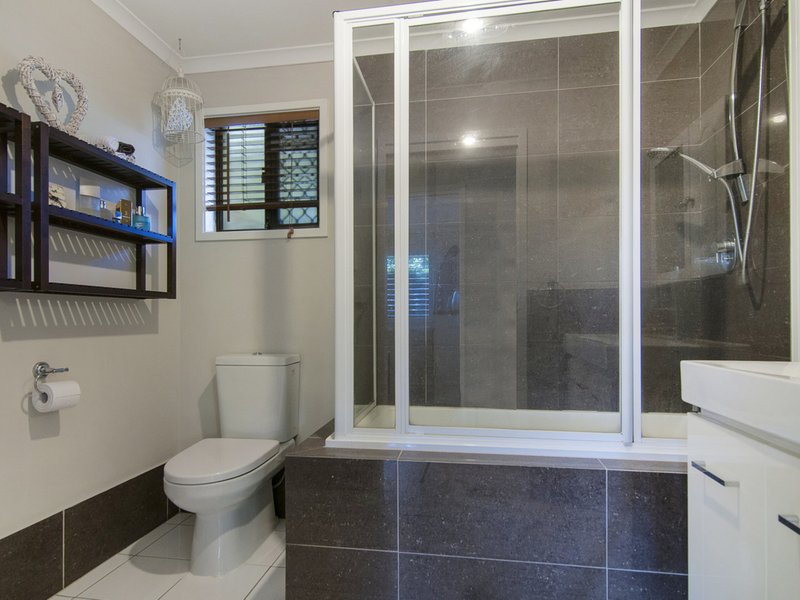 Photo - 15 Burrinjuck Drive, Coombabah QLD 4216 - Image 9