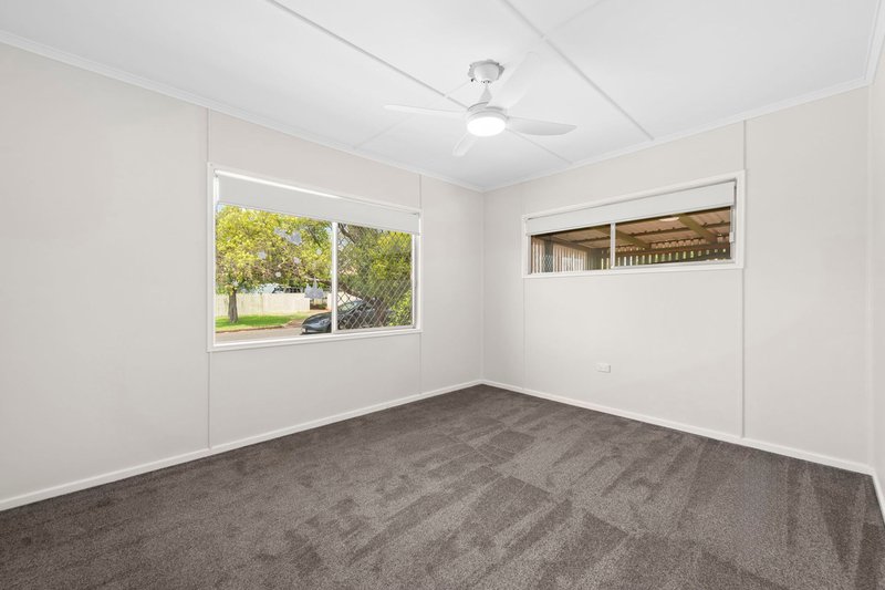 Photo - 15 Burton Street, Harristown QLD 4350 - Image 4