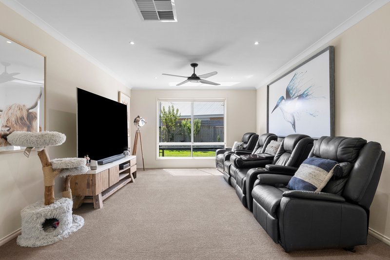 Photo - 15 Cadence Avenue, Lara VIC 3212 - Image 5